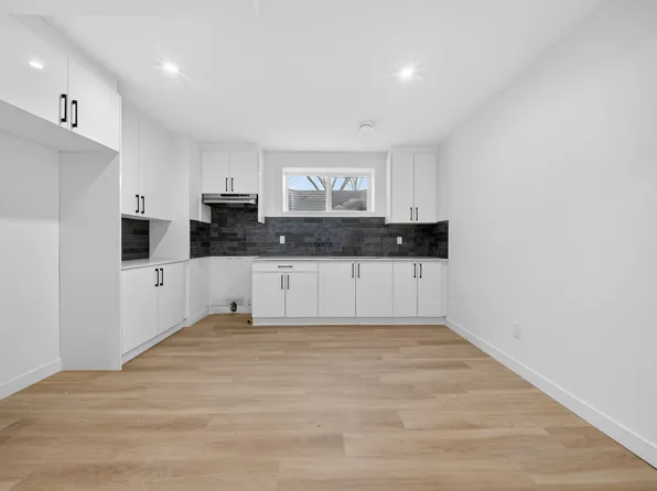 8600 121st Ave NW, Edmonton, AB T5B 0Y8