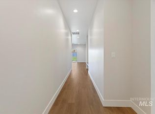 318 Packer Ln, Homedale, ID 83628