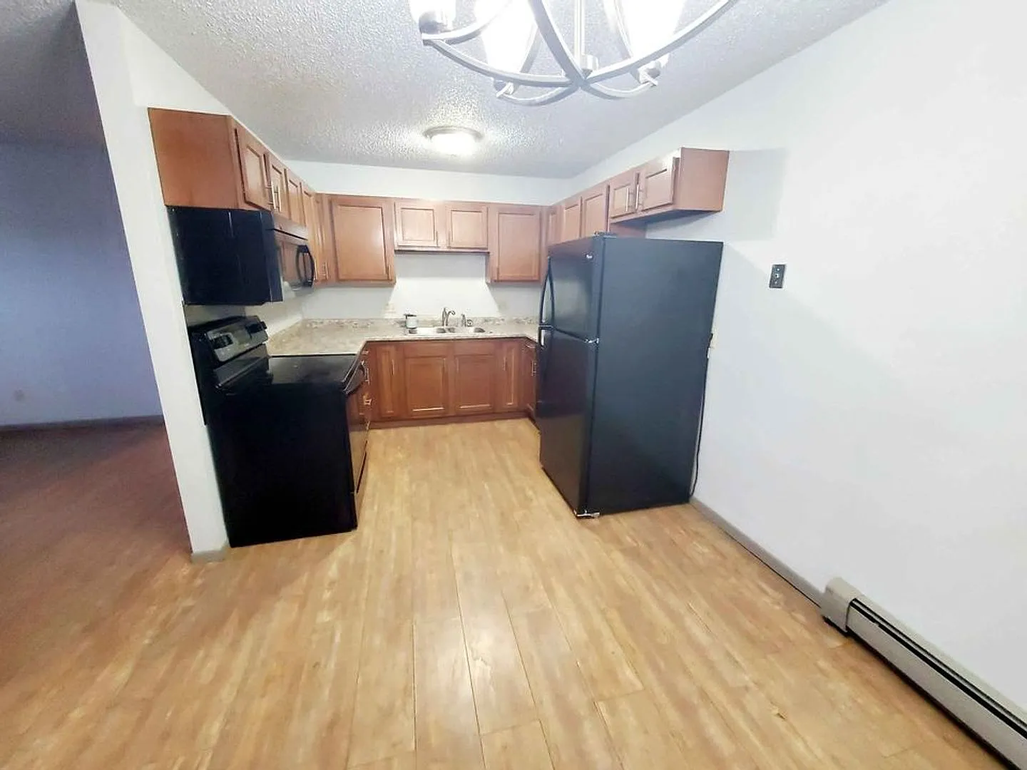 2901 E Rosser Ave — Photo 2
