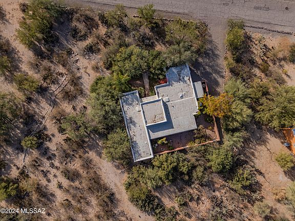 2nd image of 6260 N Oasis Ct