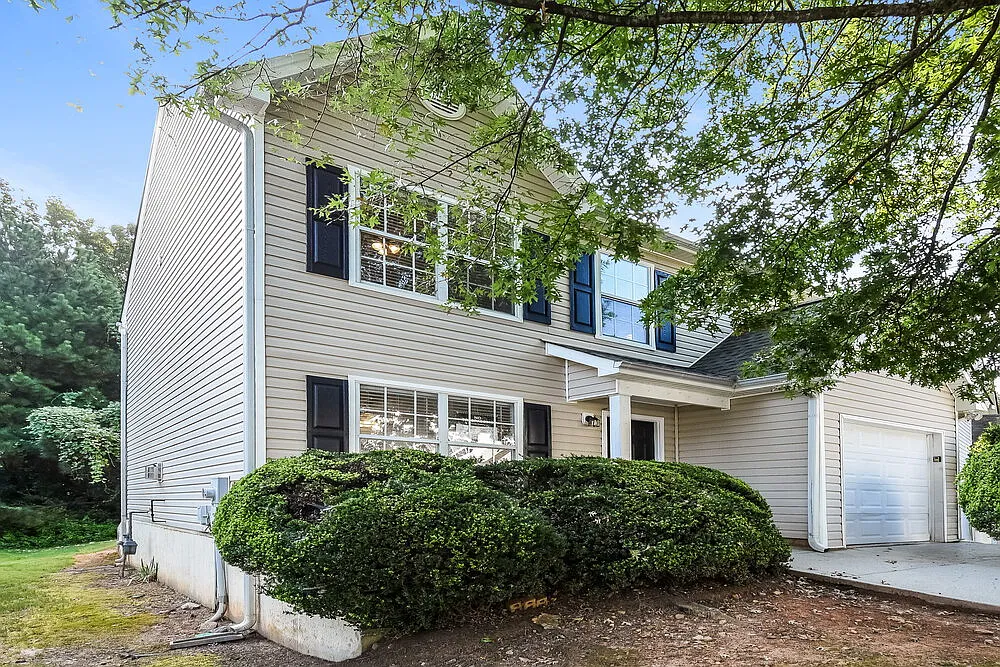 4 bed, 2.5 bath, 1548 sqft, $2,130 — Photo 4