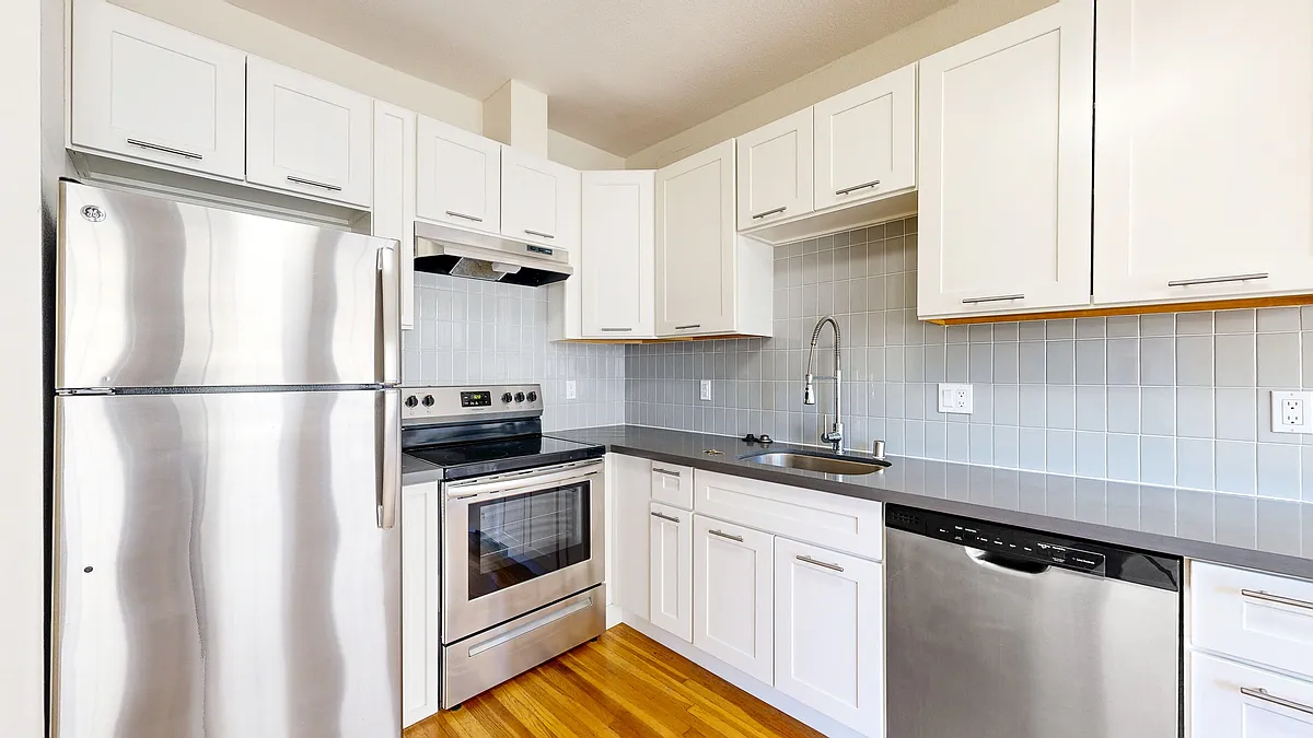 Building Photo - 1705 Octavia St #100