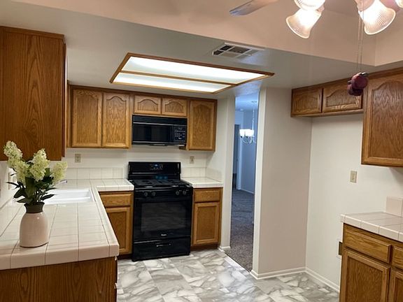 4th image of 19052 Primrose Ln