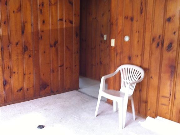 4th image of 181 W Lincoln St #1