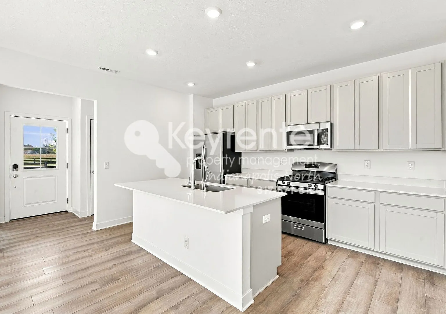Beautifully Maintained Home in Desirable Westfield — Photo 1