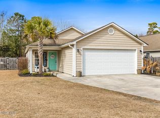 125 Red Bird Ln, Hampstead, NC 28443