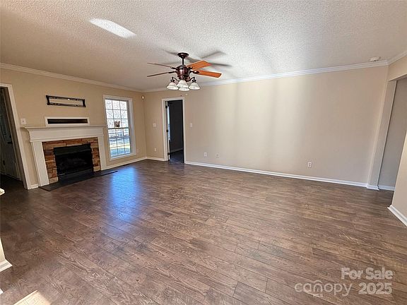 3rd image of 1751 Knights Dr