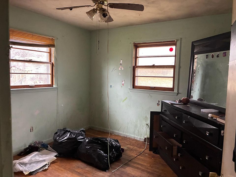 1st image of 209 5th St