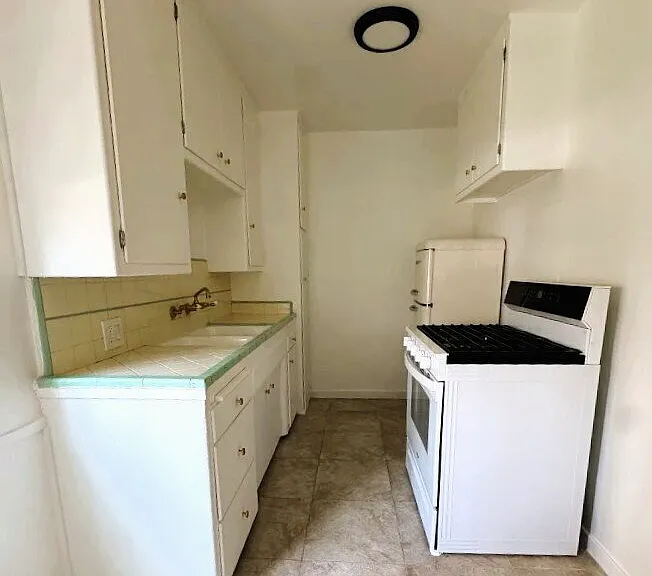 114 S Rampart Blvd #3 — Photo 4