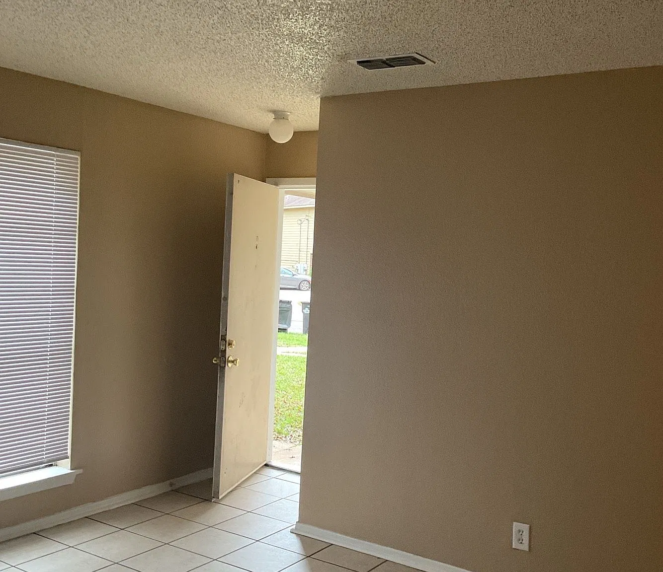 2 bed, 967 sqft, $895 — Photo 2