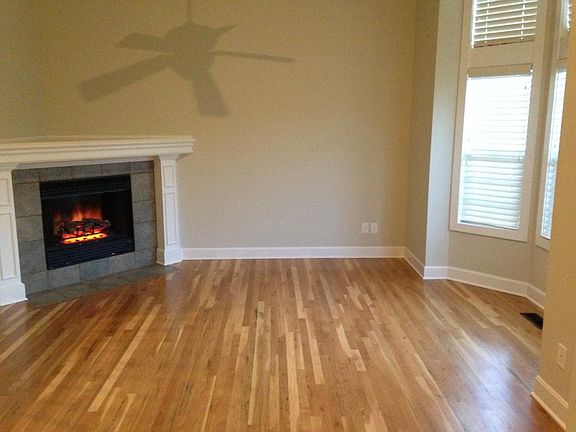 Living Room w/bay window