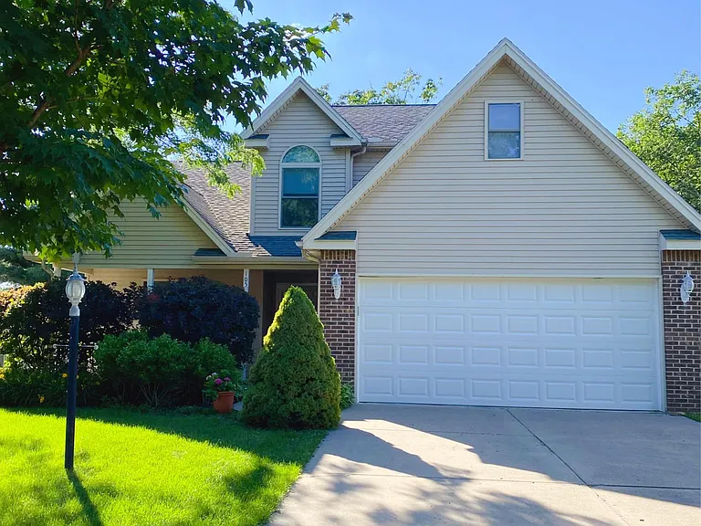 105 Clemson Ct — Photo 1