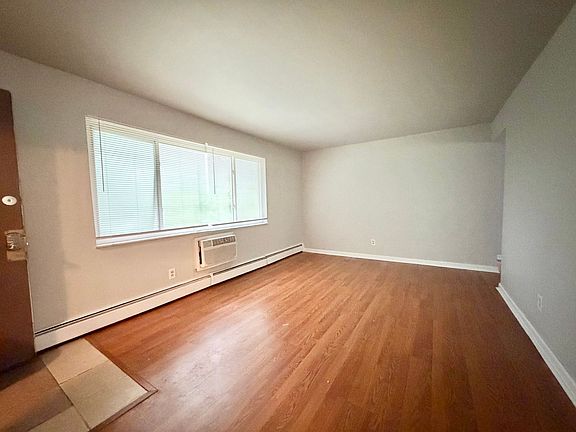 2nd image of 2302 W Galbraith Rd APT B3