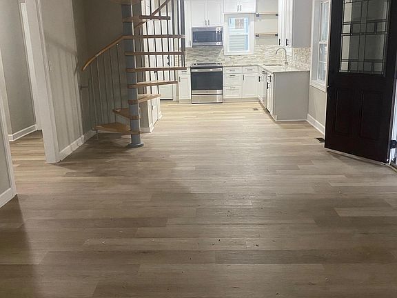 5th image of 212 W Church St