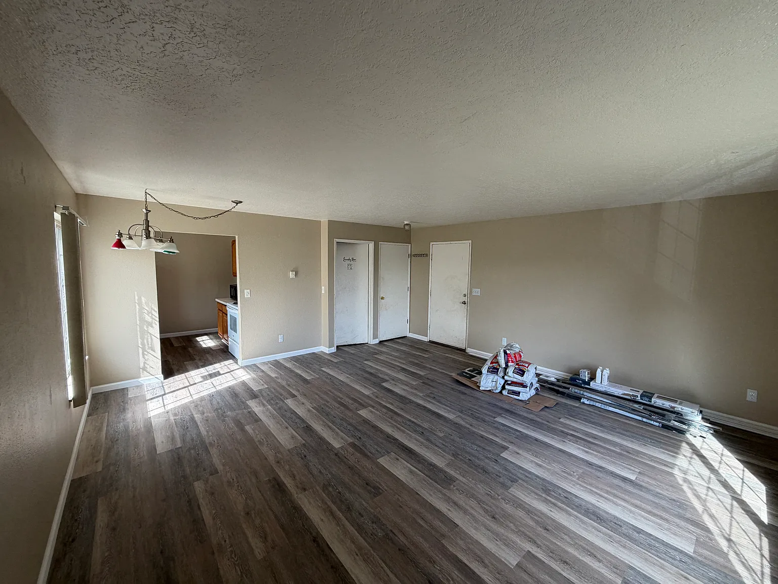 2 bed, 876 sqft, $1,300 — Photo 3