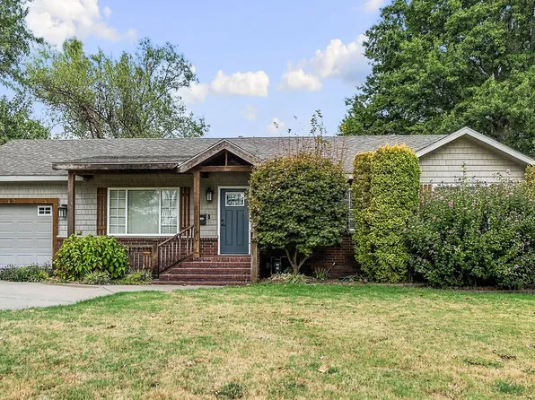 207 NW F St, Bentonville, AR 72712