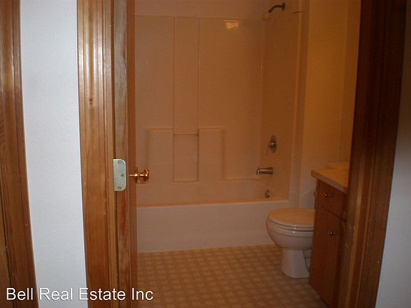 5th image of 44 W Hillcrest Dr APT 8