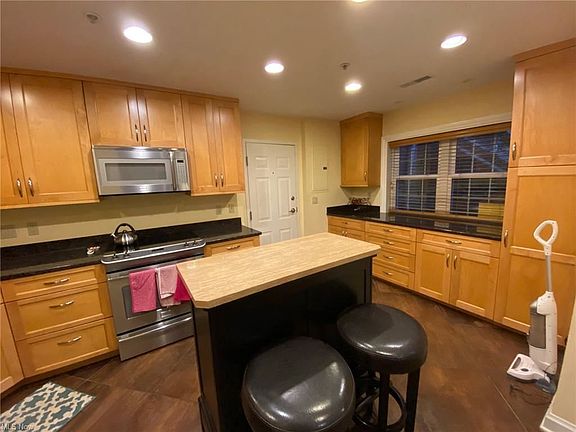 2nd image of 180 Fox Hollow Dr APT 400