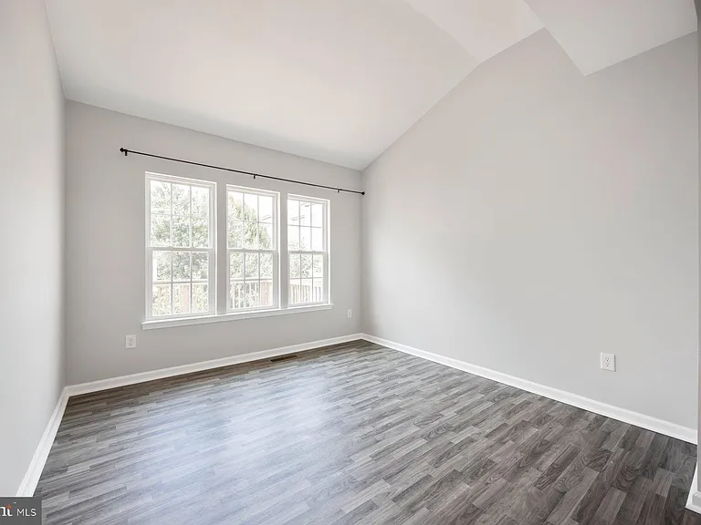 947 Chase Walk — Photo 11