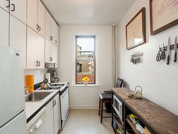 5th image of 504 E 5th St APT 3C