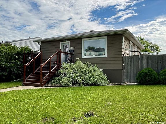 3rd image of 1333 Empress STREET
