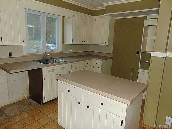 5th image of 1014 Main St