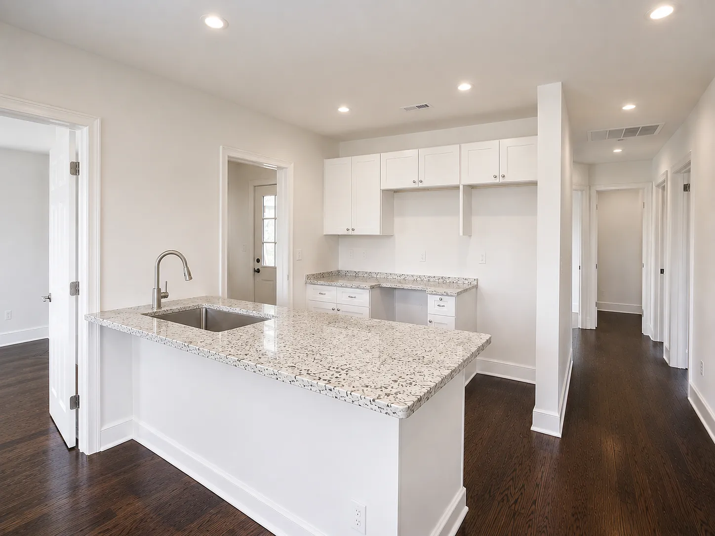 4 bed, 1400 sqft, $1,695 — Photo 3