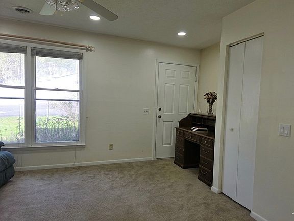 4th image of 74 El Paso Dr