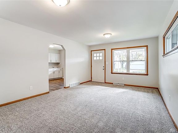 5th image of 1010 Hughes St