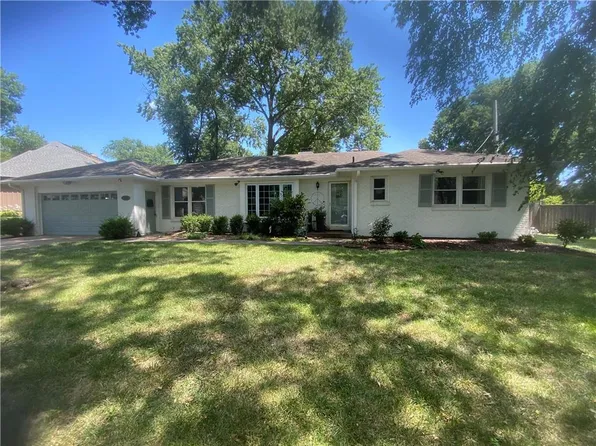5209 Pawnee Dr, Roeland Park, KS 66205