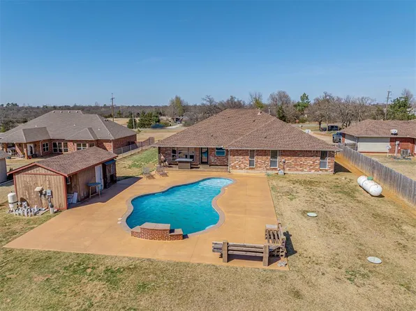 29353 Oklahoma St, Harrah, OK 73045