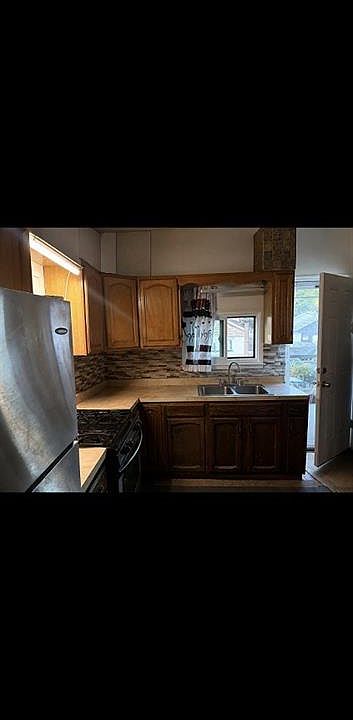 2nd image of 1495 E 45th St