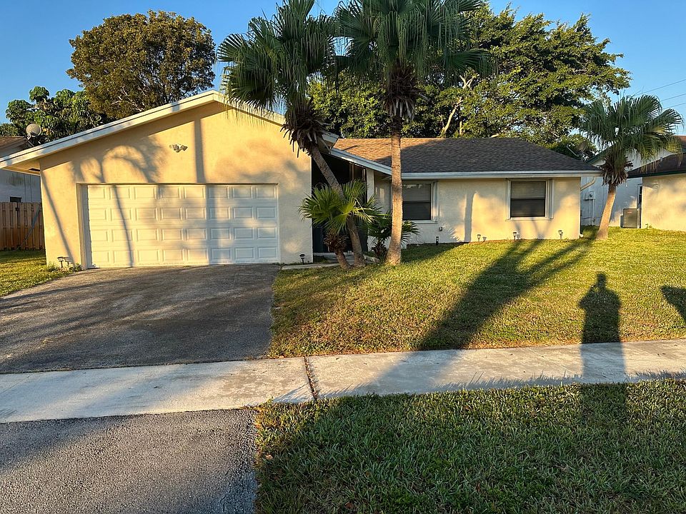 1st image of 4827 NW 97th Ave