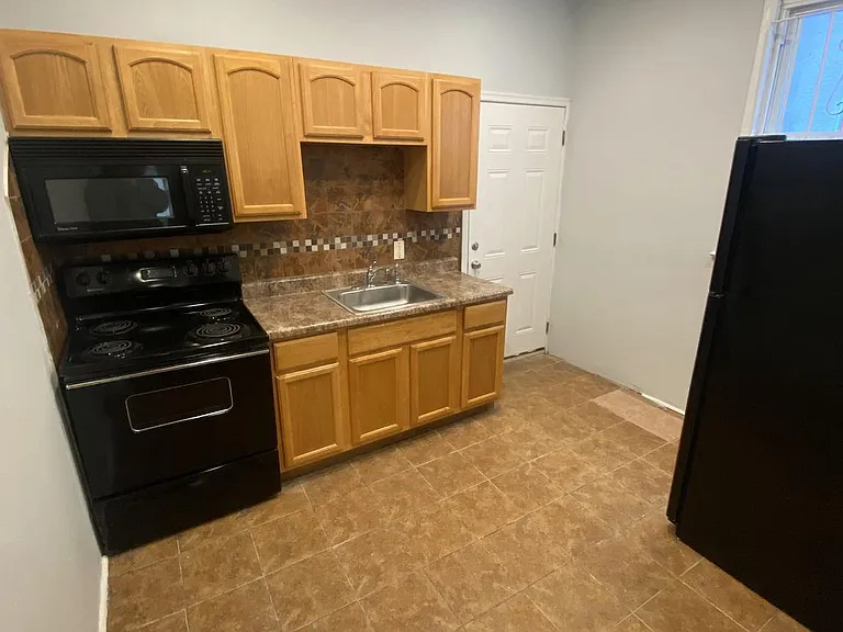 2423 W Norris St #1 — Photo 8