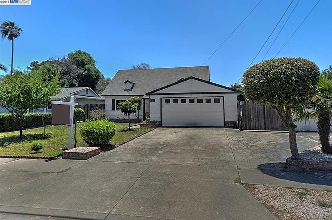36365 Haley St photo 1