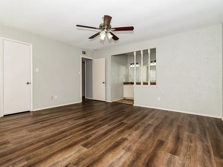 6113 Denver St — Photo 9
