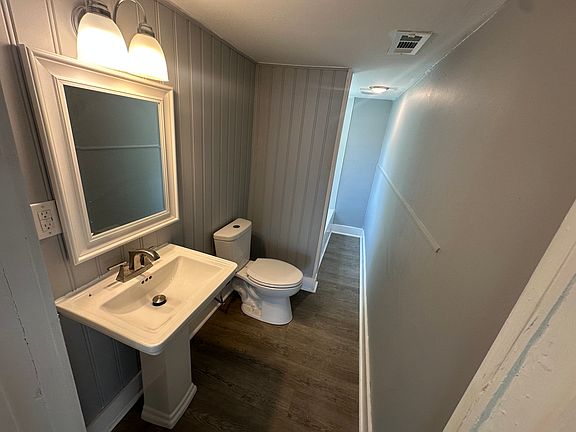 3rd image of 717 North Ave