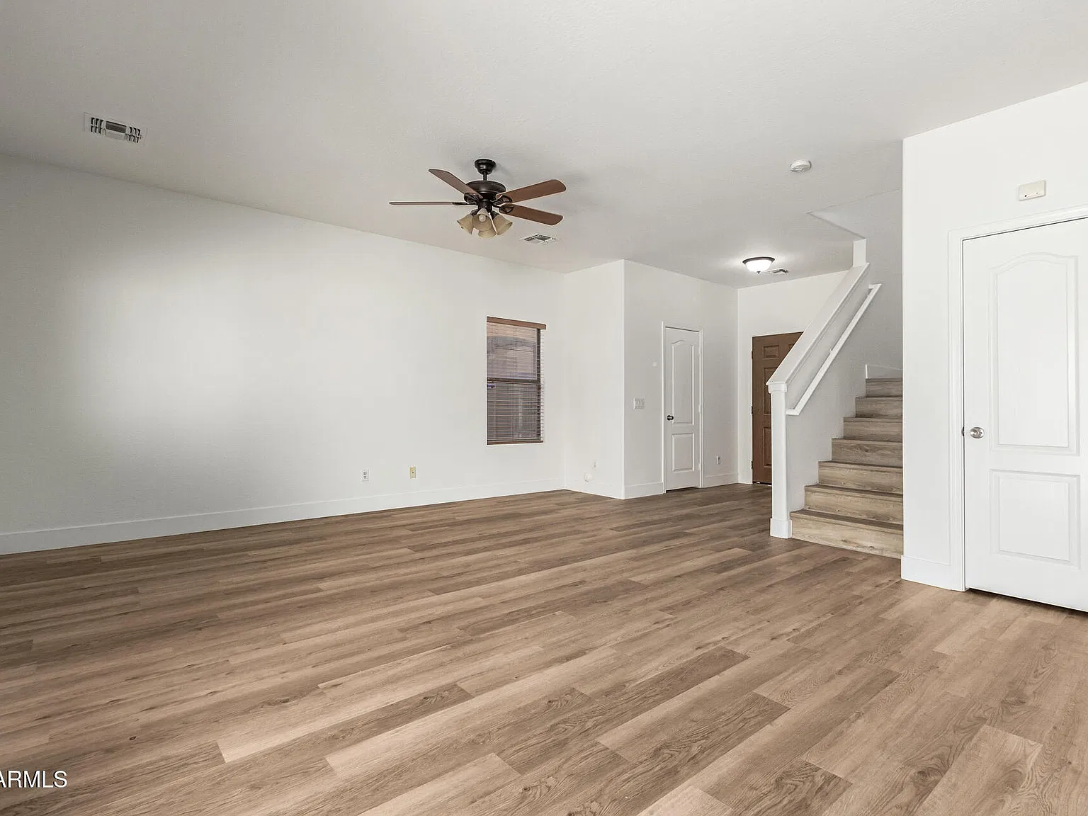 3 bed, 2.5 bath, 1432 sqft, $1,899 — Photo 3