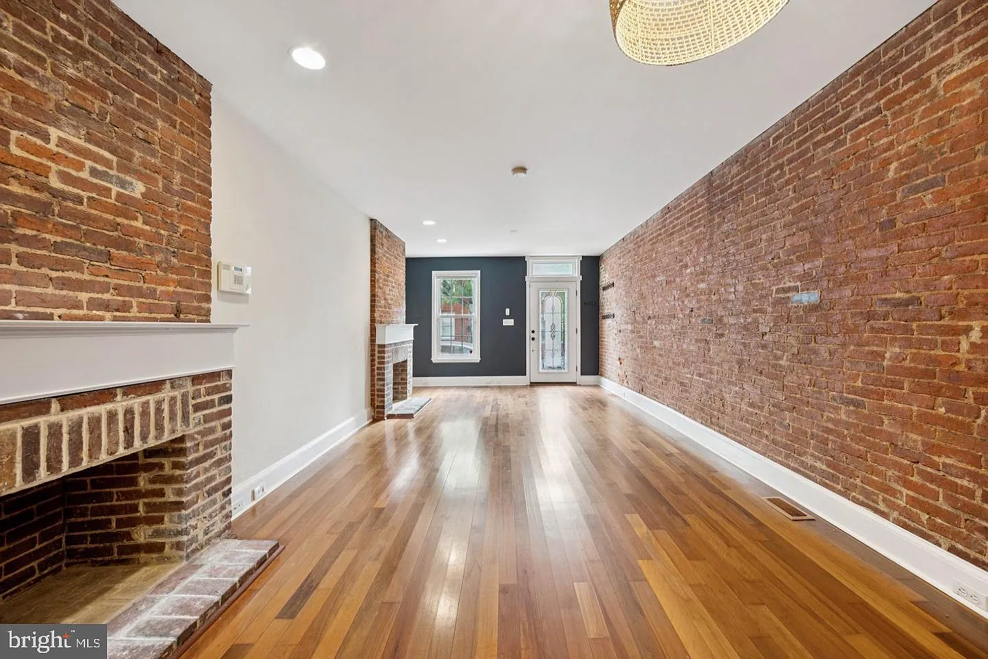 4 bed, 4.0 bath, 2116 sqft, $3,095 — Photo 4