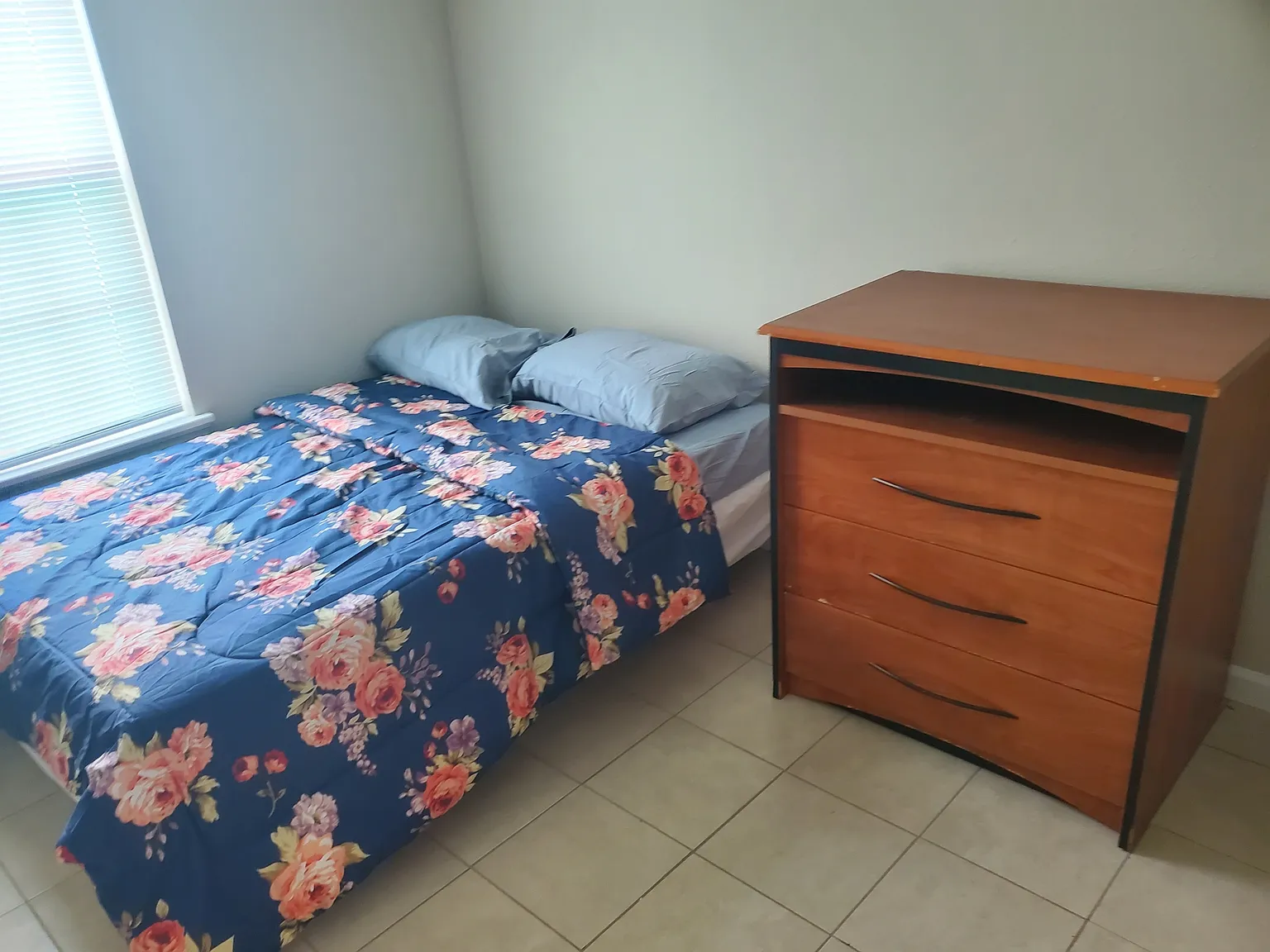 5 bed, 1584 sqft, $900 — Photo 2