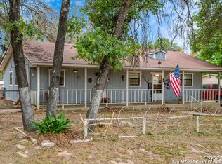 4106 Waterwood Pass Dr, Elmendorf, TX 78112