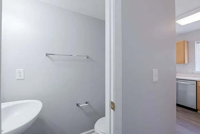 641 W Oaks Dr — Photo 12