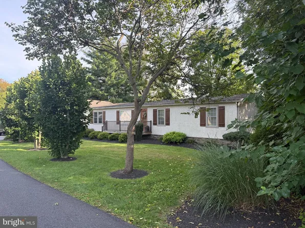 12 2nd St, Douglassville, PA 19518