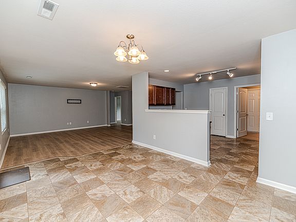 4th image of 2441 Westgate Dr