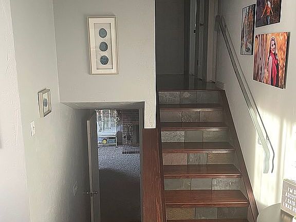 3rd image of 486 Anjou Dr