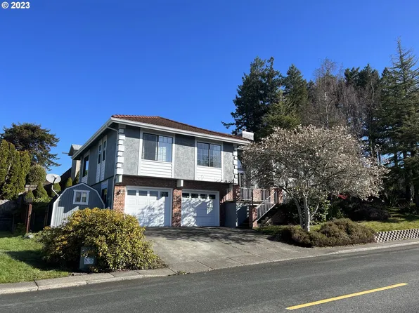 815 Highland Ave, Brookings, OR 97415