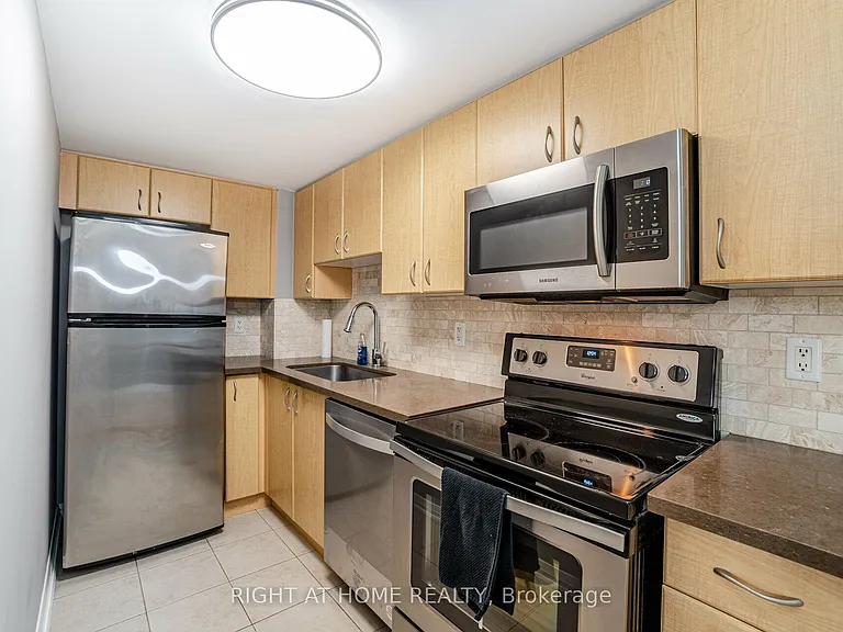 220 Forum Dr #907 — Photo 6