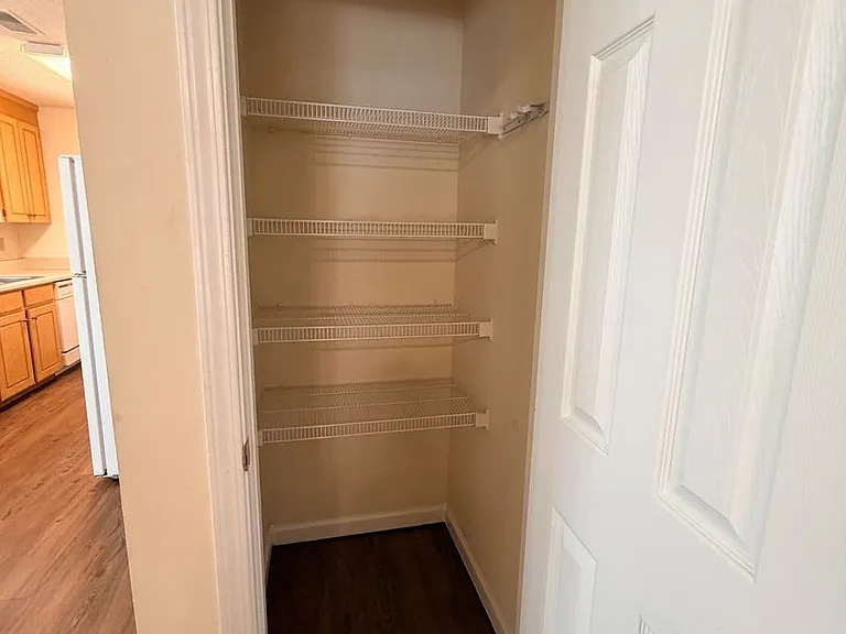 104 Brazington Ct — Photo 6