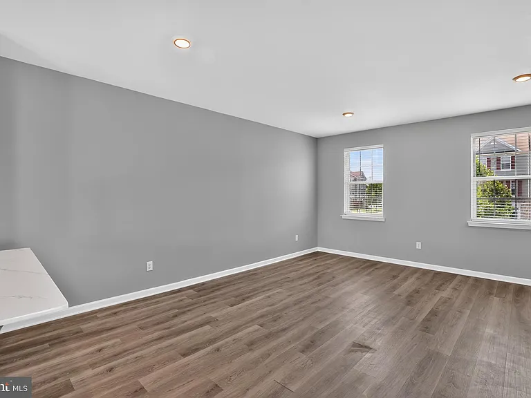 491 N Palace Dr — Photo 17