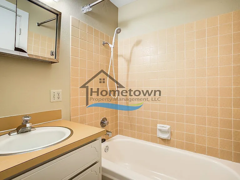 2432 & 2433 E Stowe Ct — Photo 37